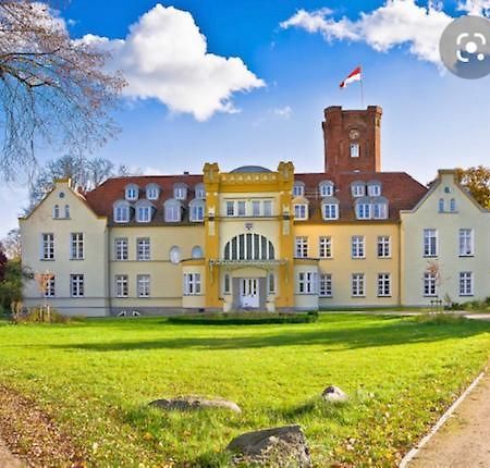 Schloss Lelkendorf Apartment Ulrichshusen Maisonette Fewo Mecklenburger Seenplatte Mit Dachterrasse Naehe Ostsee Esterno foto