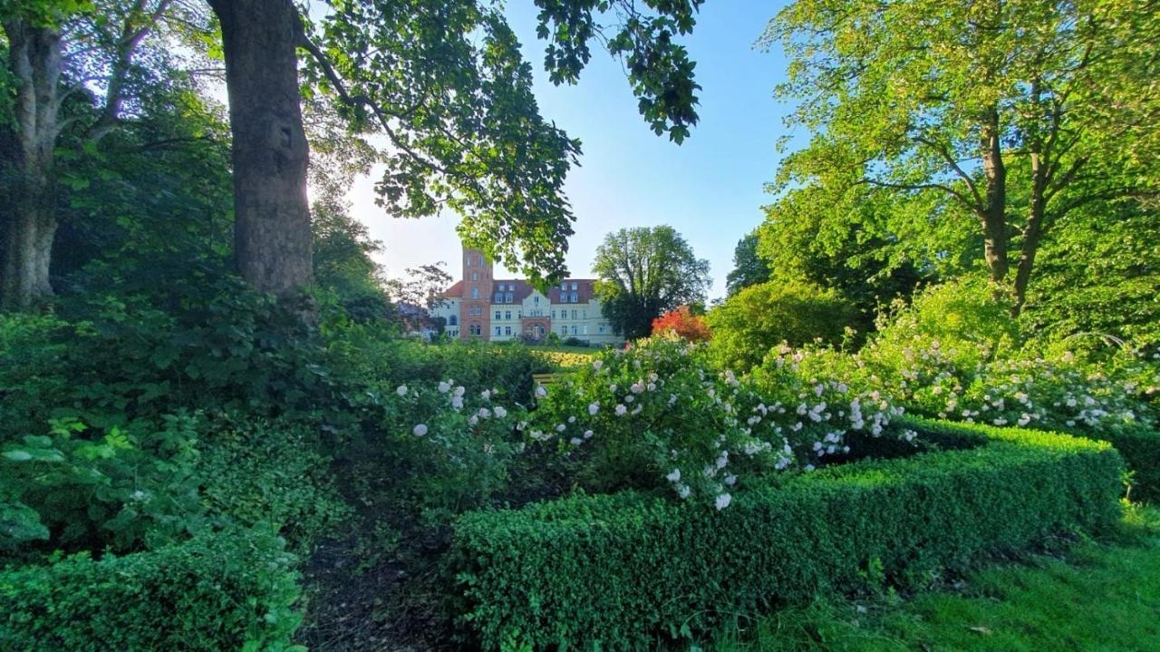 Schloss Lelkendorf Apartment Ulrichshusen Maisonette Fewo Mecklenburger Seenplatte Mit Dachterrasse Naehe Ostsee Esterno foto
